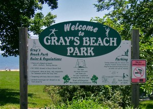 image of Gray's Beach Park sign